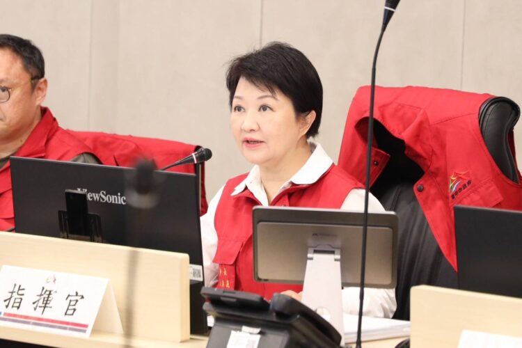 強颱康芮來襲台中宣布明停班課-盧市長親主持災變中心會報：不讓中彰投民眾久候