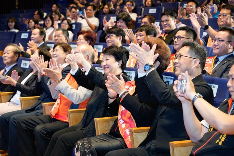 「台灣經濟類奧斯卡」台中金手獎出爐！20中小企業獲獎-盧市長讚：拚經濟讓台灣更好