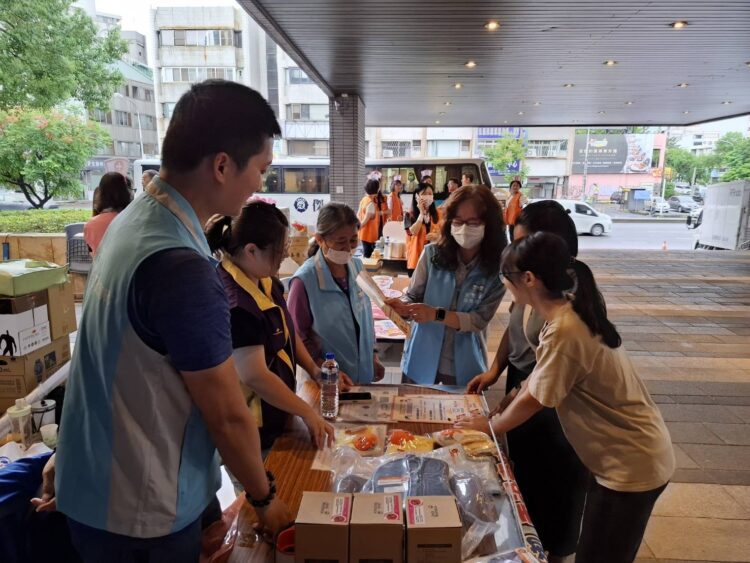 熱血傳愛!-中市地稅局志工隊號召捐血做公益擴大辦理