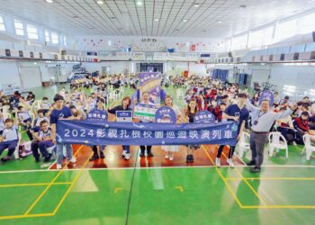 中市校園巡迴映演列車走入啟聰學校-新聞局長：影視扎根發芽茁壯