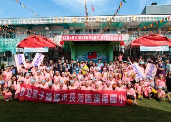 溪尾國小70周年校慶！盧市長收學生連署邀請函-兌現承諾親赴獻祝福同歡