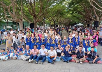 台中市民野餐日豐洲公園今熱鬧登場-經發局與數百民眾品咖、放電