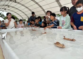 中市教育局與梧棲區公所舉辦市民野餐日-陪市民體驗雙語科技-一起聽風唱歌
