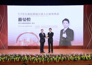「勇於承擔-貢獻優質建設」成為全國典範！-中市建設局游晏愷科長獲頒行政院模範公務人員