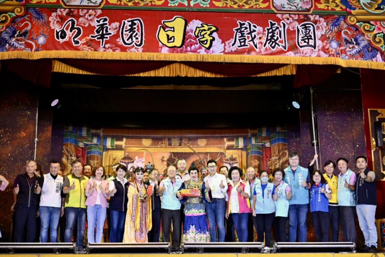 明華園演繹經典不敗律政劇-包青天辦案吸引千名觀眾入戲