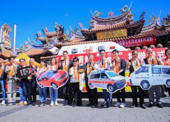 台中樂成宮捐贈高頂救護車、警備車及復康巴士 -盧市長致贈感謝狀：攜手共創美好台中！