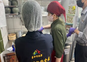 中市府啟動餐飲複合式稽查專案抽驗43件食材- 1件不合格依規開罰3萬元- 