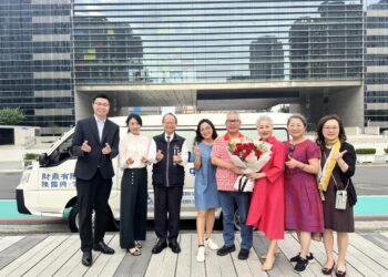 為無障礙出行助力-財鼎公司捐贈中市府第4輛復康巴士