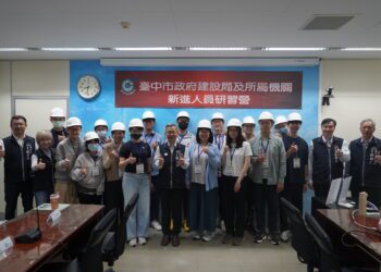 贈帽傳承使命!中市建設局新進人員研習營-燃起城市建設新火花-