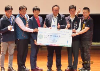 大里工業區二代卓越會捐贈市府戰術止血帶及資助人生扶手專案-鄭副市長：感謝企業家攜手為公益發聲