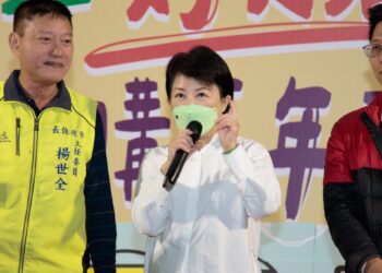 全台灣都在等這通電話!台中購物節抽出「六都首顆」中華隊premier-12冠軍簽名球-盧市長現場call-out幸運得主