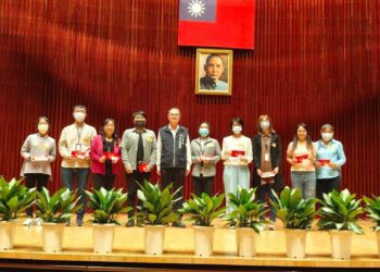 讓愛發光！-中市府關懷員授證與頒獎典禮登場