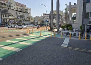 人車分流效果佳!-一中商圈標線型人行道設置導桿