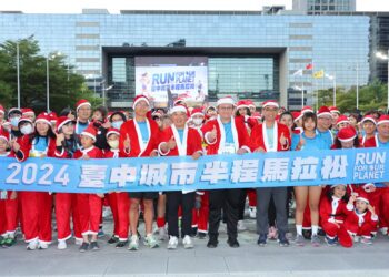 鄭副市長聖誕變裝領跑- 台中城市半程馬拉松重磅登場