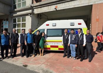 提升大甲區緊急救護能力-余芷葳女士捐贈中市消防救護車