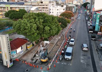 守護學童安全回家路！-中市府傾聽民意拆除健行國小天橋改善無障礙人行環境