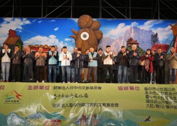 充滿愛與勇氣的聖誕禮物!-紙風車《雞城故事》用歌舞劇感動孩子的心