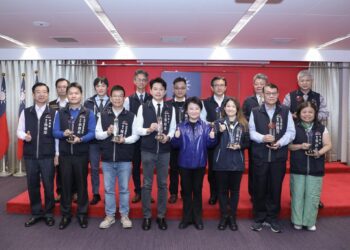 落實中市廉能治理-盧市長親頒「廉能透明獎」