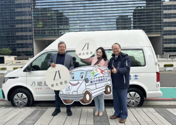 推動企業社會責任　總太營造捐贈中市府高頂復康巴士