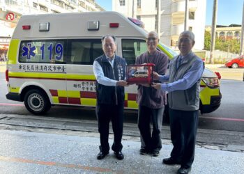 提升中市消防救護量能-正覺教育基金會、台北市佛教正覺同修會捐贈高頂救護車