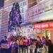 東勢卓越希望行道會看夜間檔案展-聚東勢地所聖誕樹唱聖歌報佳音
