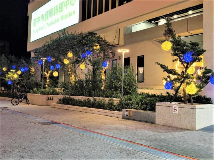 耶誕老人、雪人都來了！台中停車場繽紛點燈-邀市民感受濃濃耶誕氛圍