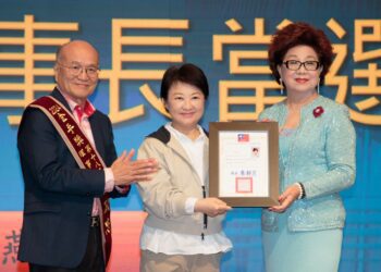 第18、19屆金手獎理事長交接典禮-盧市長感謝:與市府攜手拚經濟、用心產業傳承