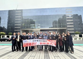 造福身障者-台中市東海扶輪社捐贈復康巴士