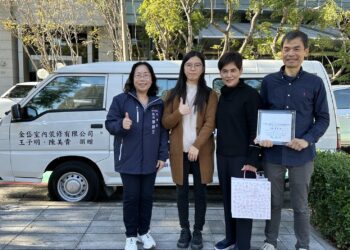 回饋故鄉台中清水鄉親-金岱室內裝修捐贈復康巴士