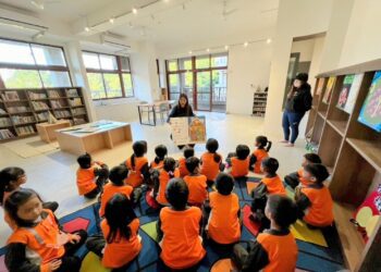 竹仔坑國小社區共讀站「品書房」-今揭牌啟用