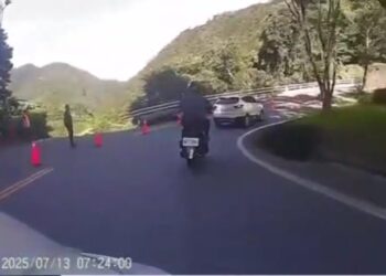 影音/武陵台14線77K路面掏空「一半不見」　單線雙向通行