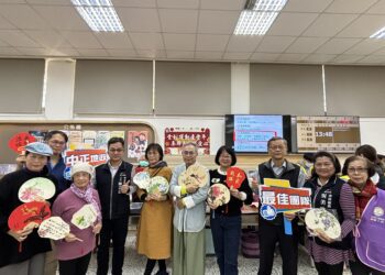 金蛇躍動慶豐年！-中市中正地所春聯義賣送愛心