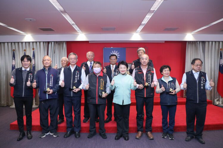 幸福城市新典範！-中市表揚區公所調解委員會減訟促和諧- 