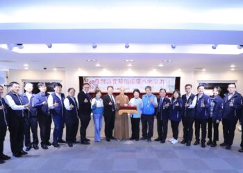 慶祝法寶節！佛光山惠中寺贈中市府員工臘八粥-盧市長感謝送暖：傳遞愛與祝福