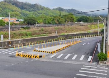 確保通行安全！台中霧峰乾溪路口移除入口意象-增設行人穿越道及庇護島