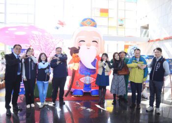 最靈月老降落2025中台灣元宵燈會！民政局「樂in-love」燈區邀你一起「蛇現幸福」