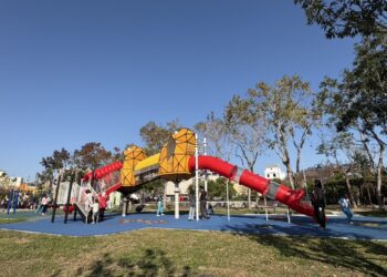 大里瑞城公園新春亮點！建設局攜手地方打造全台唯一「大黃蜂奇幻溜滑梯」