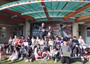 「ai超人」飛進環山部落!-數位局攜手東海大學到梨山辦數位教育