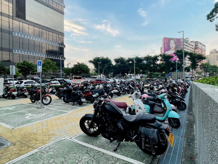 中市交通局加碼試辦10區路外機車場-2/1再提供大重機停放3,234格機車格位