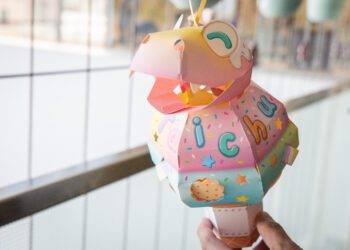 這是「蛇」麼咚咚？台中甜甜蛇小提燈吸睛-連外縣市議員都搶著要