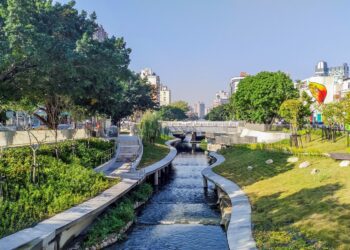 春節假期守護河川不打烊 -中市水利局打造葫蘆墩圳燈展迎新春