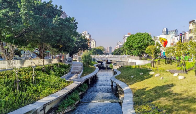 春節假期守護河川不打烊 -中市水利局打造葫蘆墩圳燈展迎新春