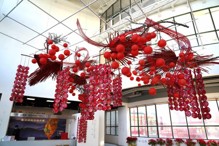 霸王棕櫚葉創意花藝迎新年-中市纖博館春節發送限量福袋和提燈