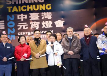 15萬人次親睹女神風采！中台灣元宵燈會點亮台中-女媧主燈「蛇」出來驚豔全國-盧市長大讚：全台最美歡迎比拚