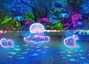 中台灣元宵燈會昨晚亮燈揭幕 -教育局「蛇畫故事燈區」充滿童趣吸引民眾搶拍照！
