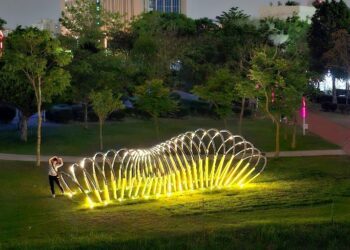 台中賞燈順遊中央公園-中市文化局：公共藝術月夜愈美麗！