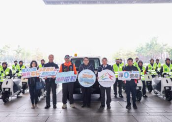 率六都之先!中市環保局首購全電動環保清潔車-黃秘書長:推動低碳運輸助淨零碳排