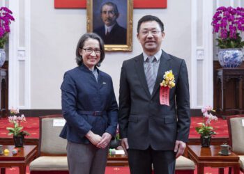 台中巨蛋奪國家建築金質獎「全國首獎」-建設局獲副總統蕭美琴接見讚揚