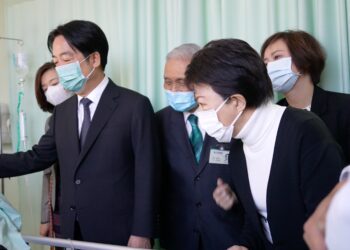 盧市長陪同總統關懷新光三越氣爆傷者-中市府：中央地方攜手協助