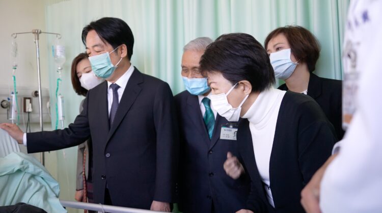 盧市長陪同總統關懷新光三越氣爆傷者-中市府：中央地方攜手協助